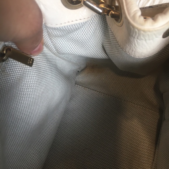 Chanel cream quilted bag GHW worn - Picture 4 of 10